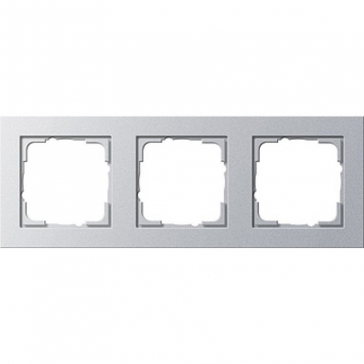 Gira-021325-Abdeckrahmen-3fach-E2-Farbe-alu[1]