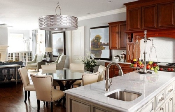 traditional-family-room